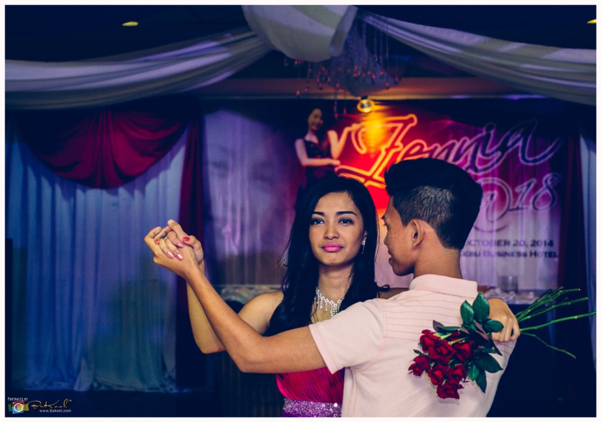 Debut Photography, Cebu Business Hotel, Zennia Rodriguez Tan Debut, 18 roses, 18 candles